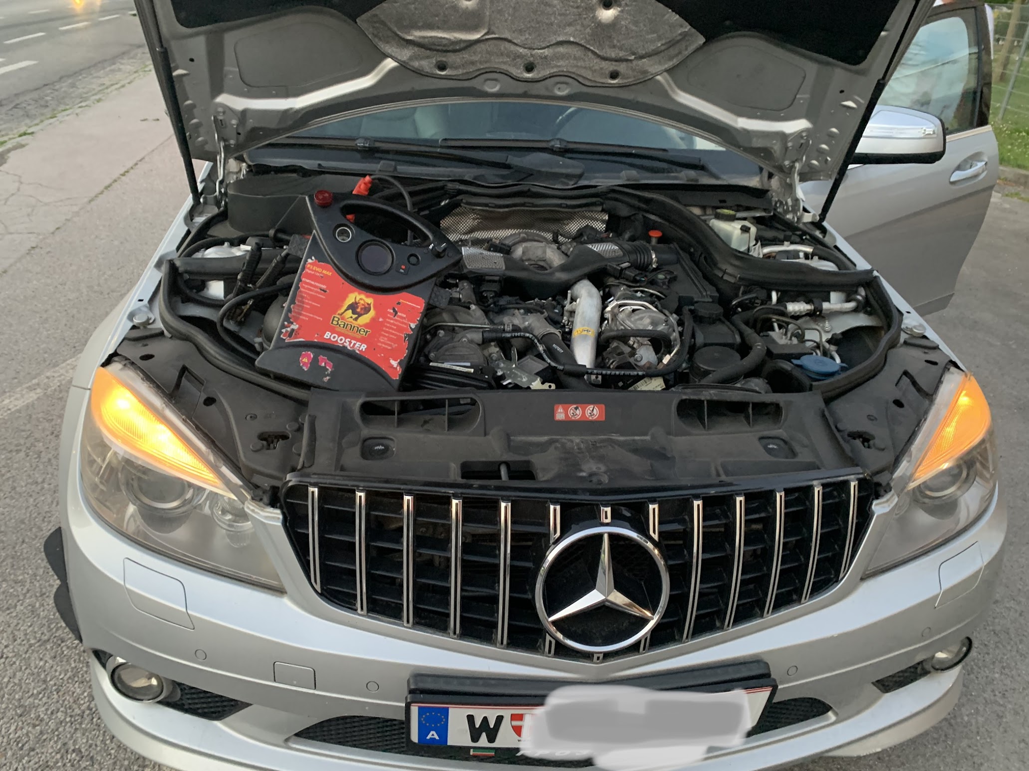 Auto Starthilfe in Wien Akkudienst Leere Autobaterrie in 1050 Wien